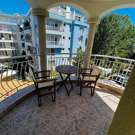 Lovely With Free Parking Silver Springs *