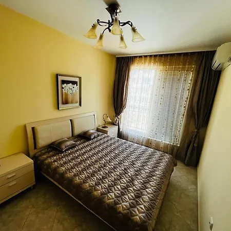 Lovely With Free Parking Silver Springs